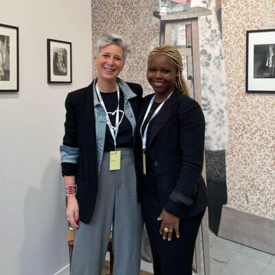 Stand de la galerie Carole Kvasnevski à Paris Photo, secteur Émergence, présentant les autoportraits en noir et blanc d'Hélène Amouzou