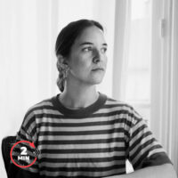 Portrait de la photojournaliste Chloé Sharrock à Arles, autrice d'un projet sur les traumatismes des soldats