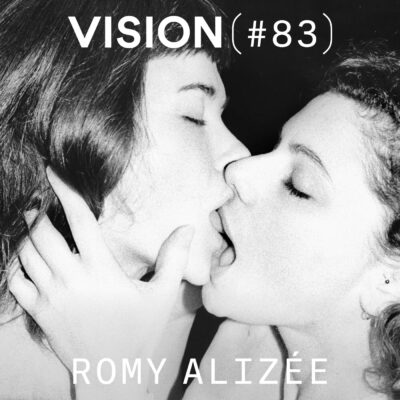 Portrait de la photographe Romy Alizée, autrice d'une photographie érotique au féminin frontale et mise en scène
