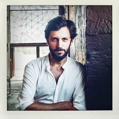 Portrait du photographe Ambroise Tézenas, invité du podcast 9 Lives Magazine