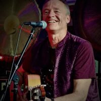 Portrait de Claude Brame, musicien et invité du podcast Regard'Ailleurs