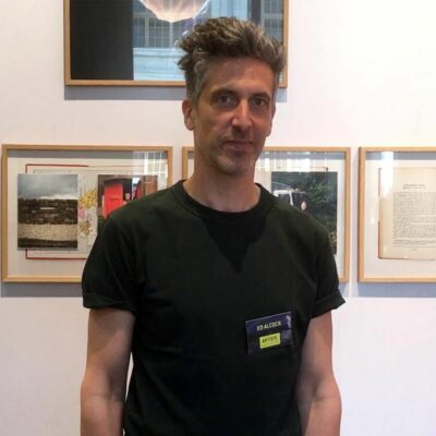 Portrait du photographe Ed Alcock, invité du podcast 9 Lives Magazine pour parler de sa série sur le Brexit.
