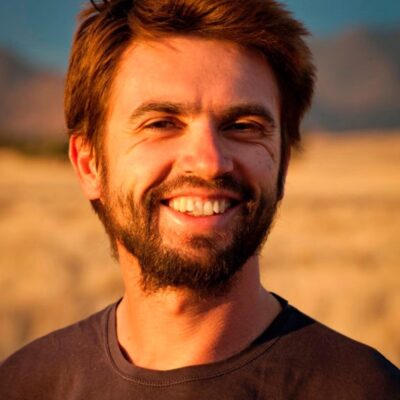 Portrait de Félix Vallat, invité du podcast Regard'Ailleurs pour parler de son engagement en Namibie.