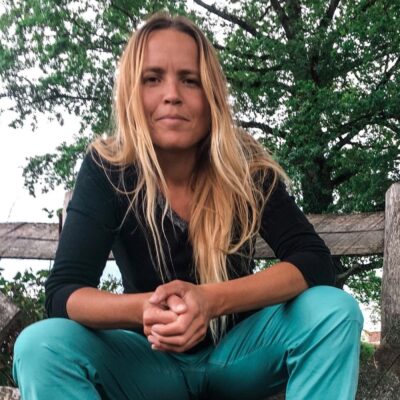 Portrait de Flo Raw, spécialiste en alimentation vivante et coach de vie