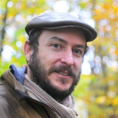 Portrait de Francis Collie, invité du podcast Regard'Ailleurs sur le pistage et les peuples racines.