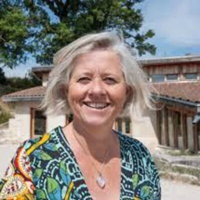 Portrait d'Isabelle Peloux, professeure des écoles et pédagogue