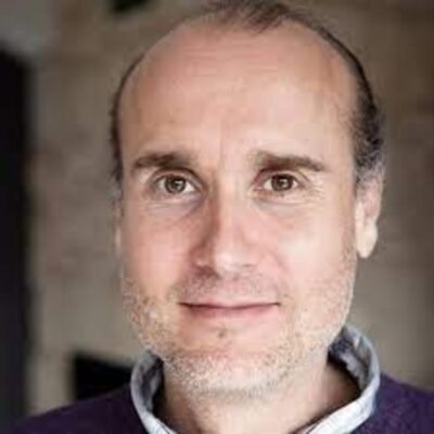 Portrait de Jean-Guillaume Bellier, ancien professeur agrégé, qui témoigne sur le système éducatif français