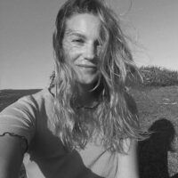 Portrait de Justine, qui raconte sa transformation personnelle après sept ans passés en Australie.