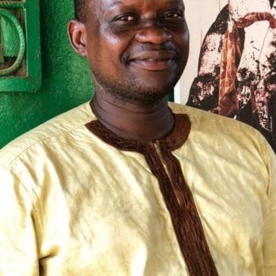 Portrait du photographe béninois Louis Oke-Agbo, invité du podcast Regard'Ailleurs