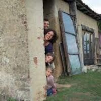 Portrait de Marc et Lotti, qui ont fait le choix d'une vie simple et autonome dans le Gers.