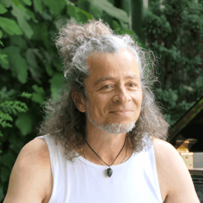 Portrait de Marc Vella, pianiste nomade et invité du podcast Regard'Ailleurs