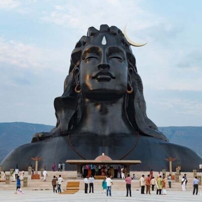Portrait de Marie, qui raconte son chemin de transformation dans un ashram en Inde