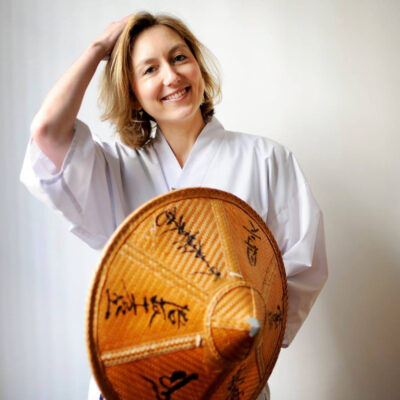 Portrait de Marie-Edith Laval, invitée du podcast Regard'Ailleurs pour parler de son pèlerinage à Shikoku.