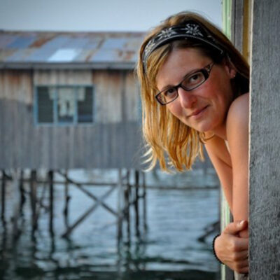 Portrait de Marion Bazin, invitée du podcast Regard'Ailleurs sur son expatriation aux îles Togian.