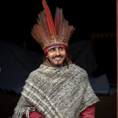 Portrait de Milenko Gonzalez, qui partage son parcours de guérison et de reconnexion aux traditions ancestrales dans le podcast Regard'Ailleurs.