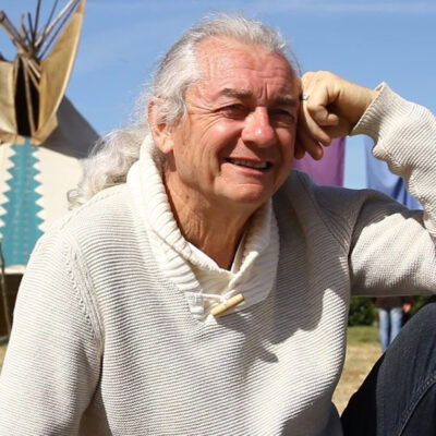 Portrait de Patrick Dacquay, invité du podcast Regard'Ailleurs pour parler de chamanisme occidental.