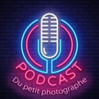 Pochette du Podcast du petit photographe, épisode consacré à la photographie augmentée, à l'objectif 3D de Canon et au prix HiP du livre