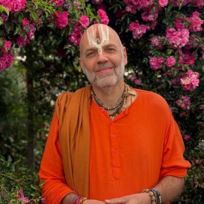 Portrait de Swami Kurunandha, moine et enseignant spirituel, sur la voie de la Bhakti