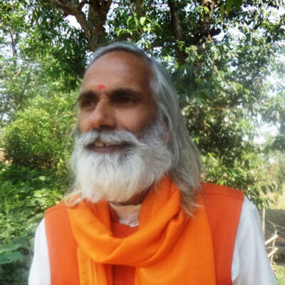 Portrait de Swami Ramchandra Das, qui raconte son parcours spirituel dans le podcast Regard'Ailleurs