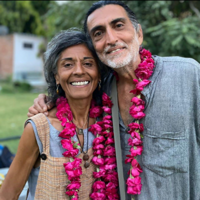 Portrait de Veena, qui raconte son parcours de l'Afrique du Sud à l'Inde dans le podcast Regard'Ailleurs